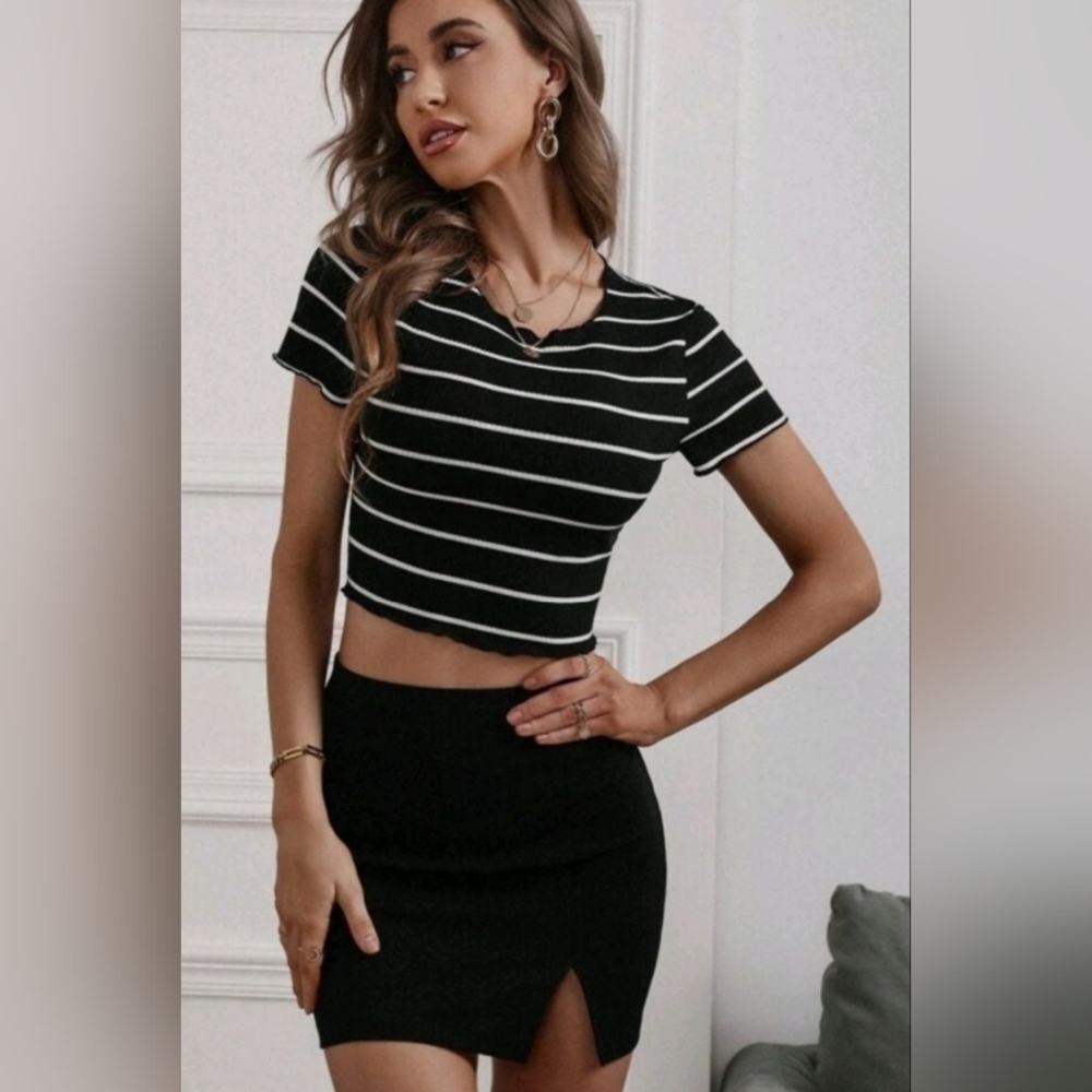 SALE! NWT! 2 PIECE WOMENS CROP TEE SHIRT AND BLACK SPLIT SKIRT ☆3for$25☆